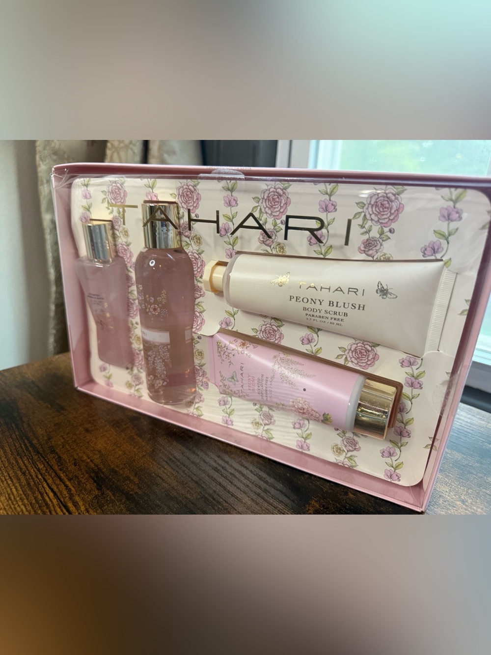 NWT Tahari Peony Blush Bath & Body Set in Pink and White